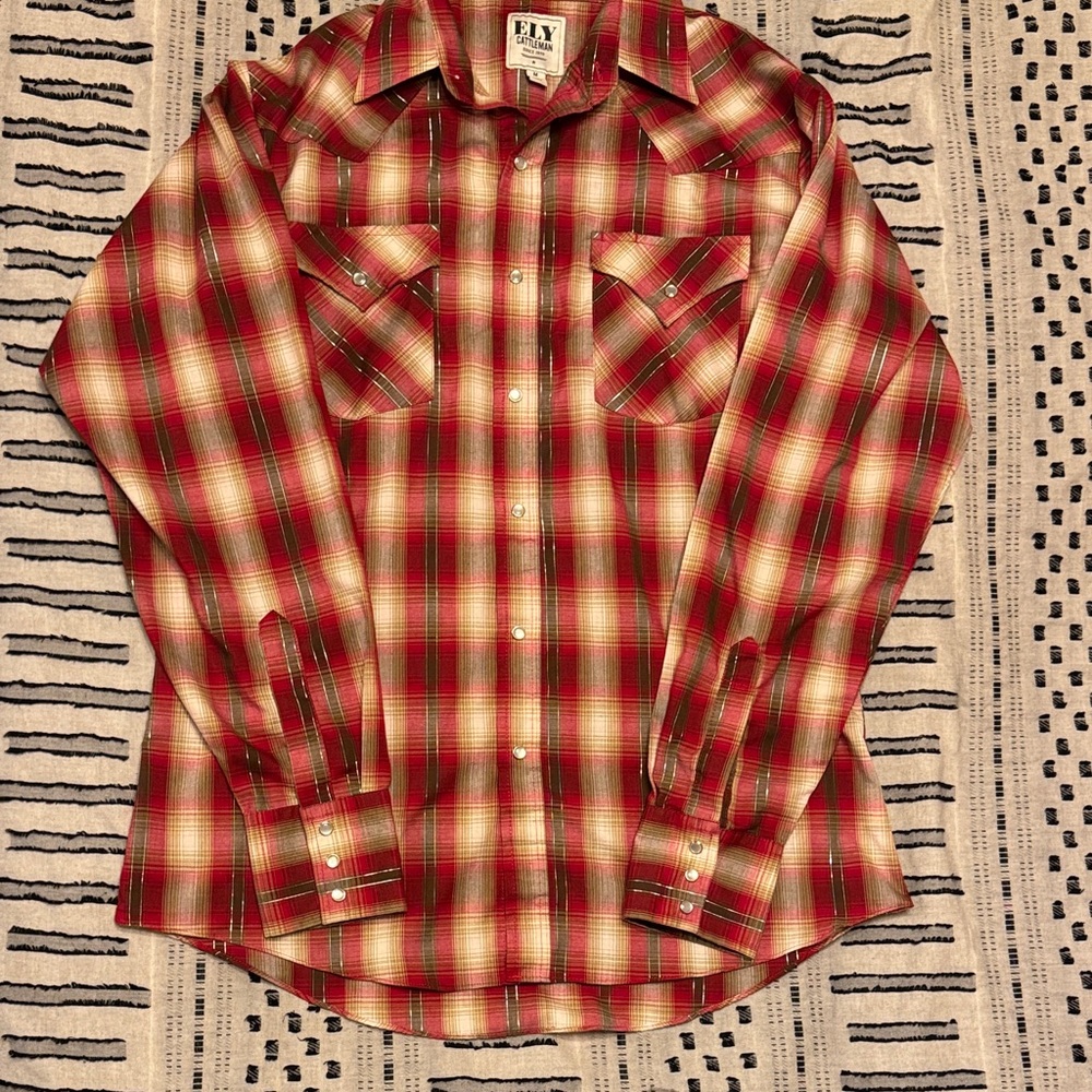 Ely Cattleman Men’s pearl snap button up medium